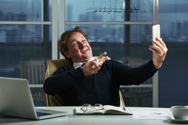 What daily routine do consistent Xcelerate Trade traders follow